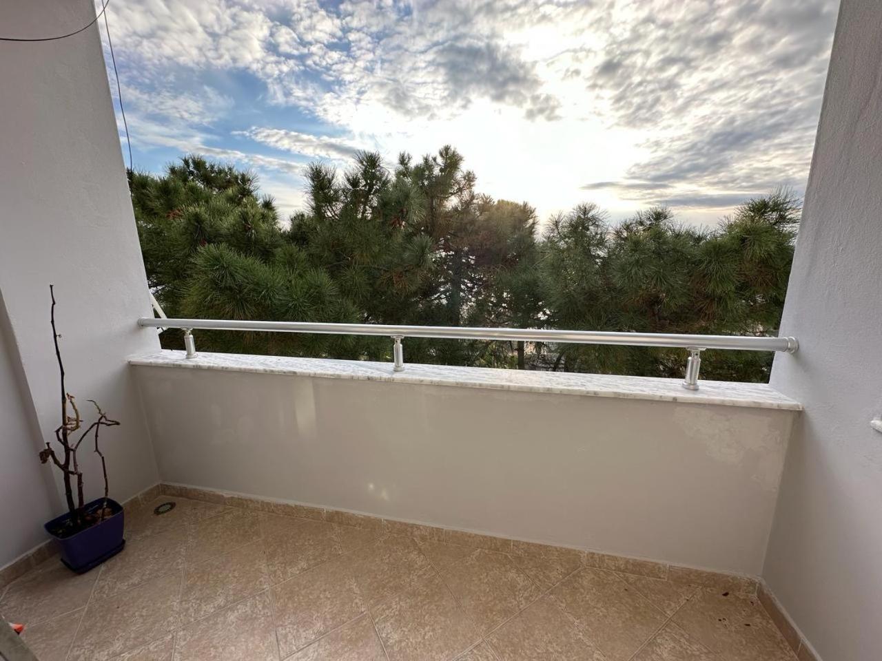 Sunset Sea View - Beachfront Balcony - Ac - Wifi Дуррес Экстерьер фото